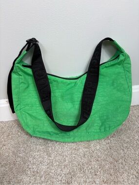BAGGU Medium Nylon Crescent Bag Aloe